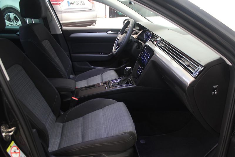 Volkswagen Passat (2022) 2.0TDI DSG Display Nez.Topení - fotka 23 z 36