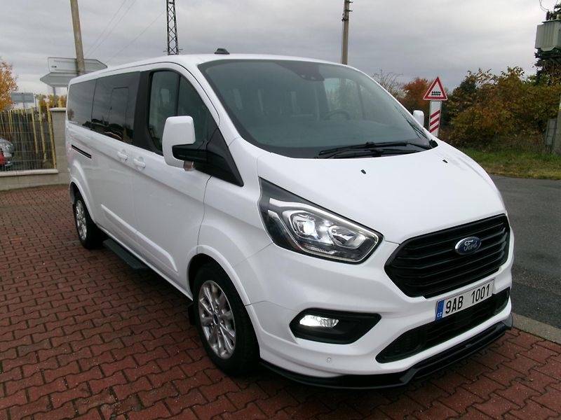 Ford Tourneo Custom (2022) 2,0TDCi L2H1 ZÁRUKA FORD  - fotka 3 z 36