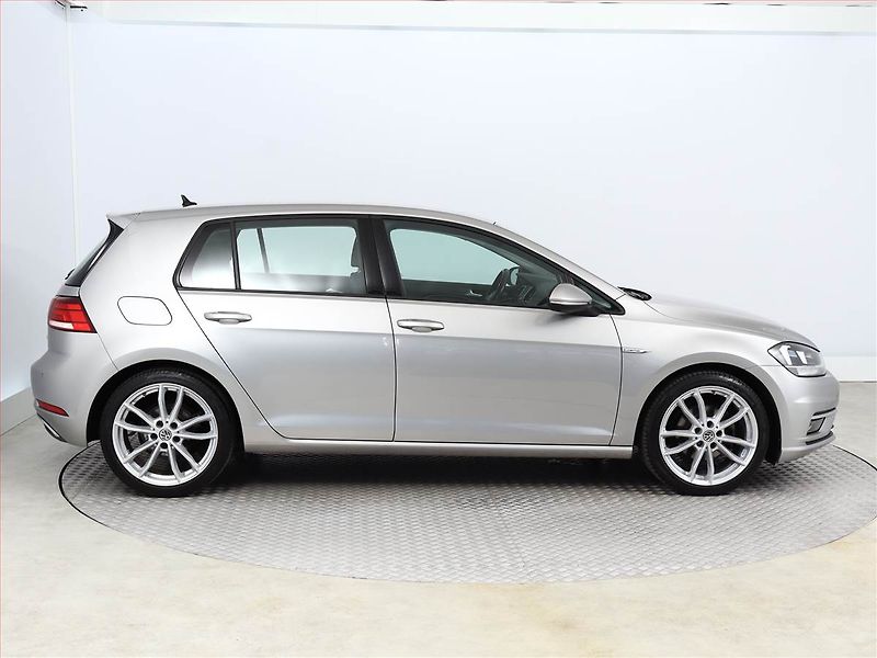 Volkswagen Golf (2019) Comfortline 1.5 TSI - fotka 6 z 13
