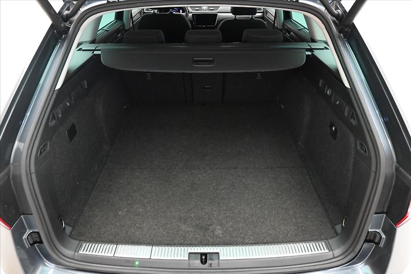 Škoda Superb 1,4 TSI iV 160 kW DSG Style Zá - fotka 10 z 33