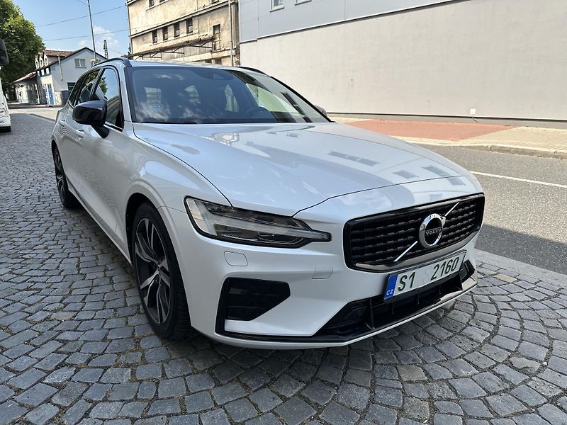Volvo V60 B4 2,0 145 KW R design - fotka 6 z 18