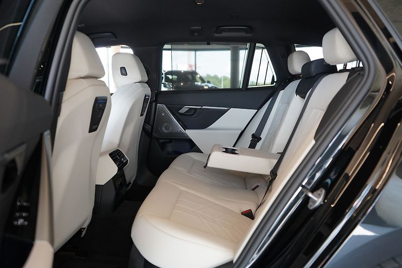 BMW Řada 5 540d xDrive, Bowers, Tažné - fotka 45 z 50
