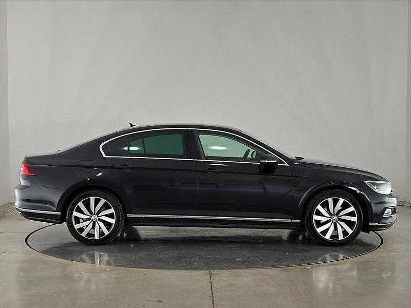 Volkswagen Passat R-Line DSG - fotka 16 z 32