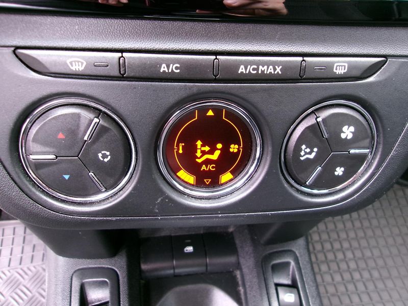 Peugeot 301 1.2 Puretech - fotka 16 z 22