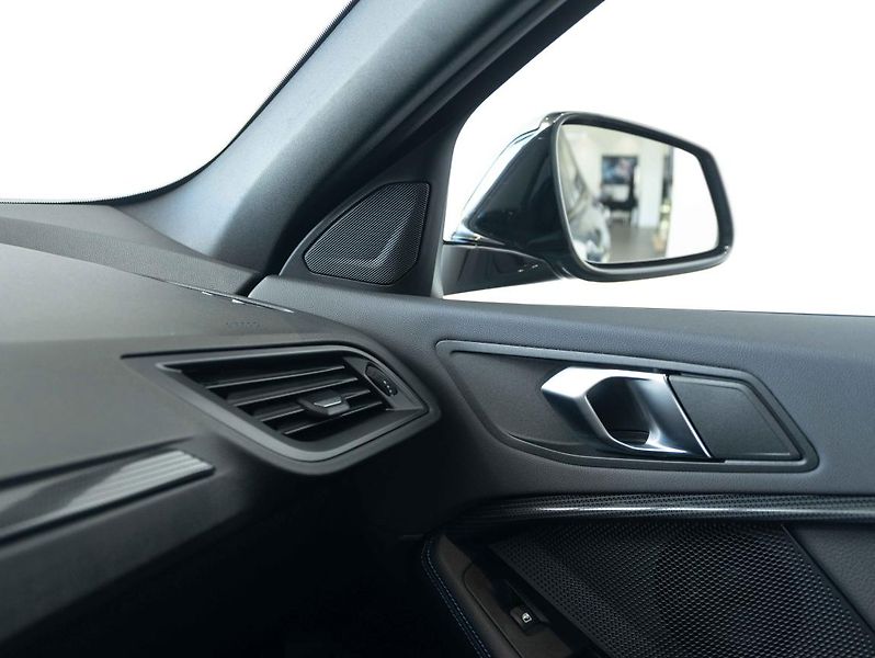 BMW Řada 1 M135i xDrive - fotka 16 z 22