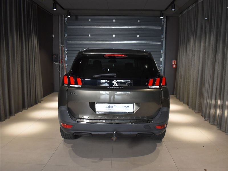 Peugeot 5008 1,5 HDI Allure Tažné,panorama - fotka 5 z 23