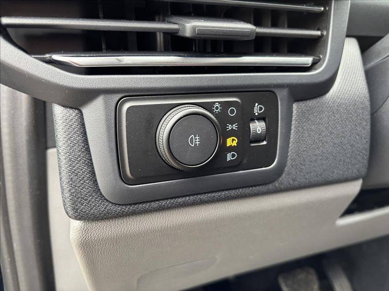 Ford Tourneo Custom 2,0 EcoBlue 125kW L2 Titanium - fotka 27 z 47