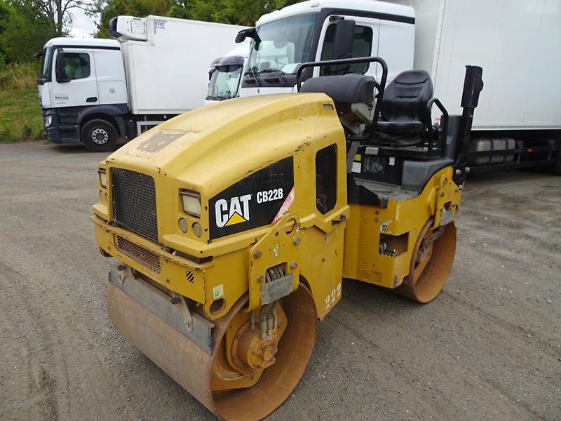 Caterpillar (2014) Tandemový vybrační valecCB22B  - fotka 3 z 12