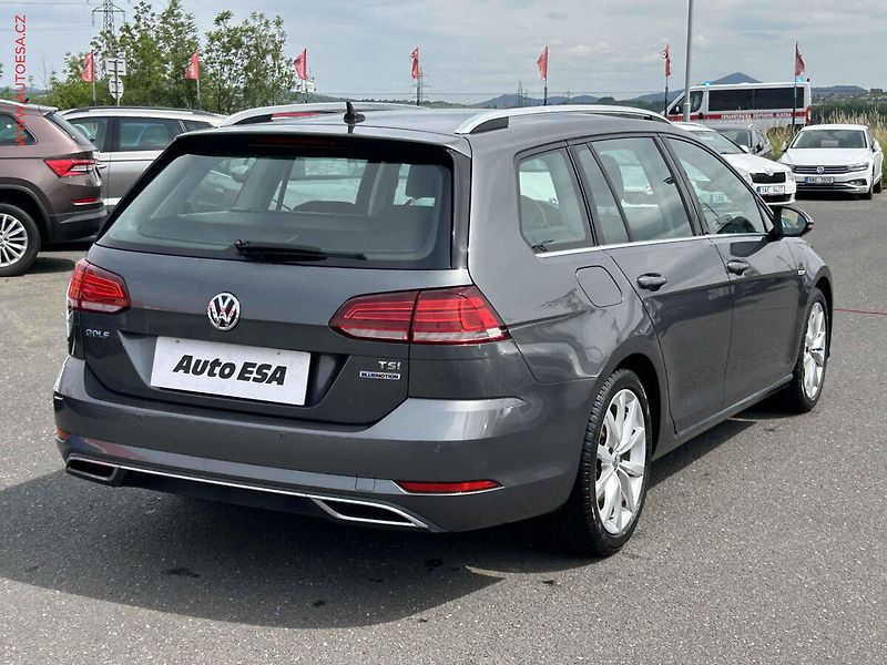 Volkswagen Golf (2018) 1.5 TSI, Highline, +pneu - fotka 4 z 20