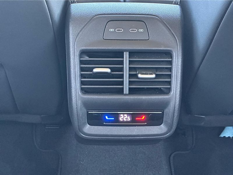 Volkswagen Passat Elegance 2.0 TDI 110 kW DSG Va - fotka 14 z 23