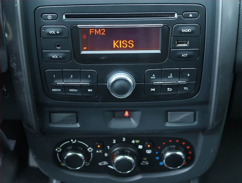 Dacia Duster (2015) 1.5 dCi - fotka 12 z 15