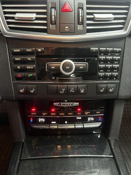 Mercedes-Benz Třídy E (2010) E 350 4 Matic AMG Kombi - fotka 13 z 21