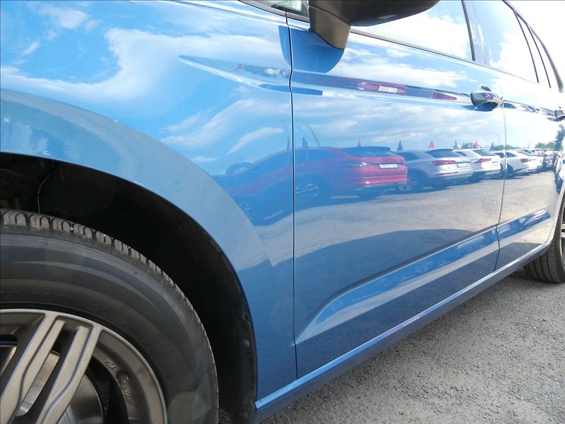 Volkswagen Touran 1,4 TSi 110kW DSG,LED,serviska - fotka 15 z 49