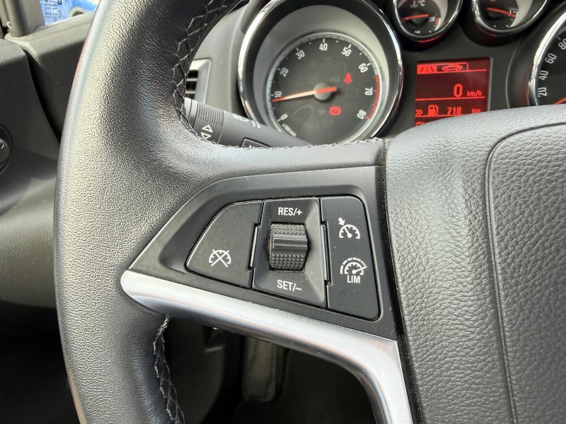 Opel Astra 1.4 88kw - fotka 23 z 42