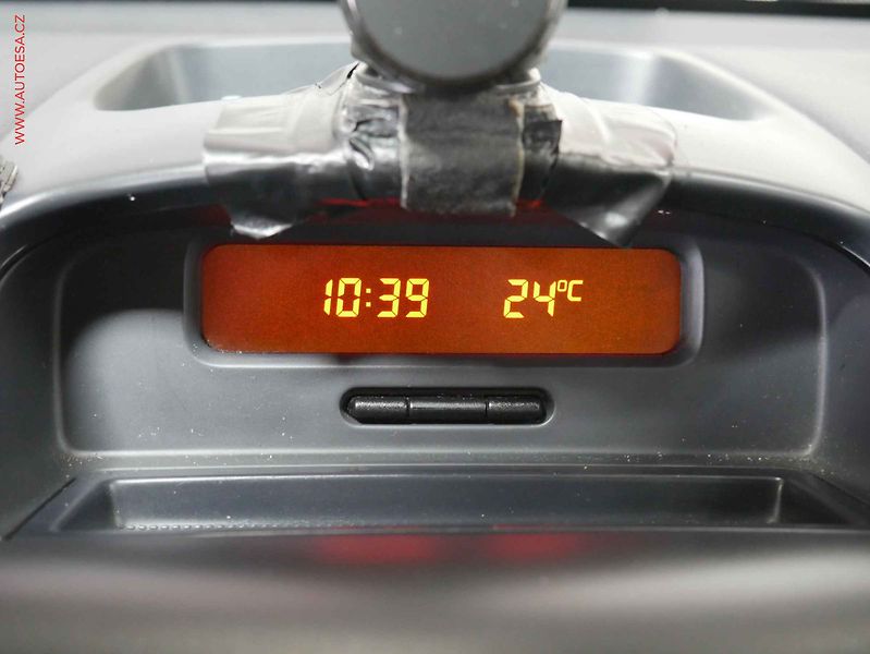 Renault Clio (2004) 1.4 16V, 2.maj,ČR, AT, AC - fotka 12 z 16