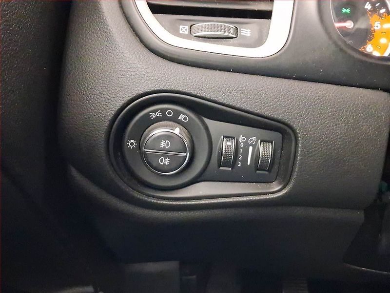 Jeep Renegade (2016) 1.6 MultiJet, Tempomat - fotka 17 z 20
