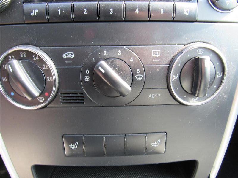Mercedes-Benz Třídy B 2,0 Turbo B200 - fotka 17 z 25