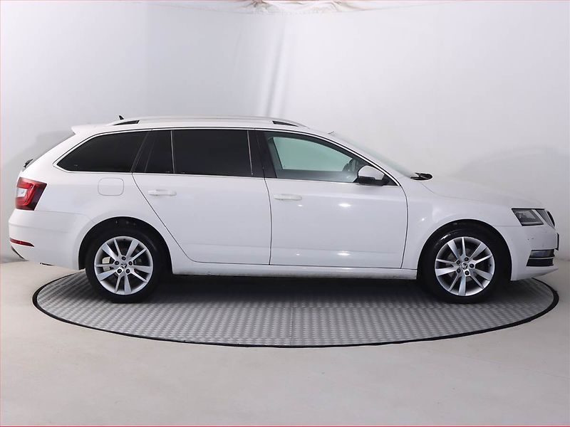 Škoda Octavia (2019) 1.6 TDI, Automat, Serv.kniha - fotka 6 z 21