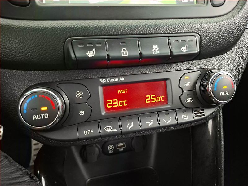 Kia Ceed (2016) 1.6 CRDi, Navi, Tempomat - fotka 15 z 19