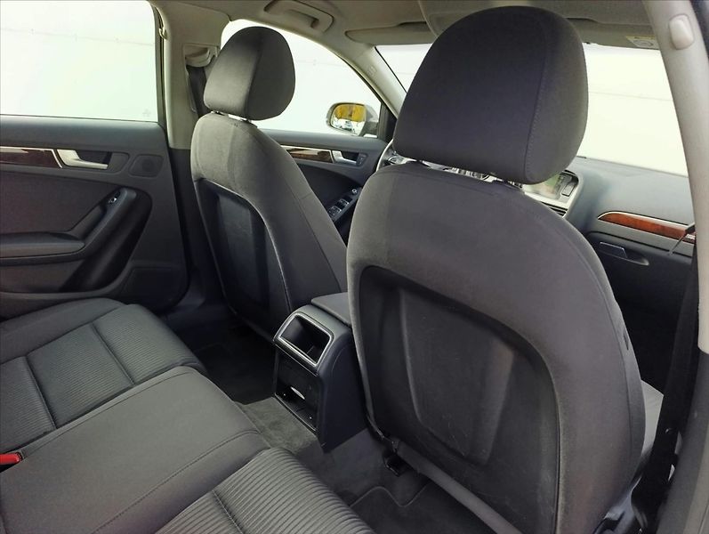 Audi A4 1,8 TFSi Quattro Navi Tempomat - fotka 23 z 34