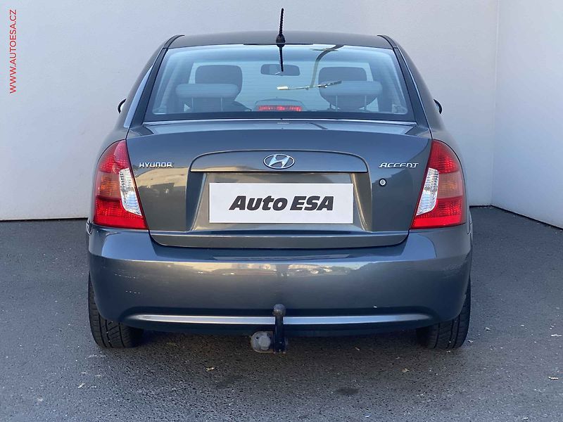 Hyundai Accent (2008) 1.4i, ČR, AC - fotka 5 z 15