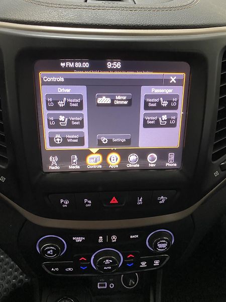 Jeep Cherokee 2.2 M-JET,A/T,4x4,1.MAJ.TZ - fotka 26 z 31