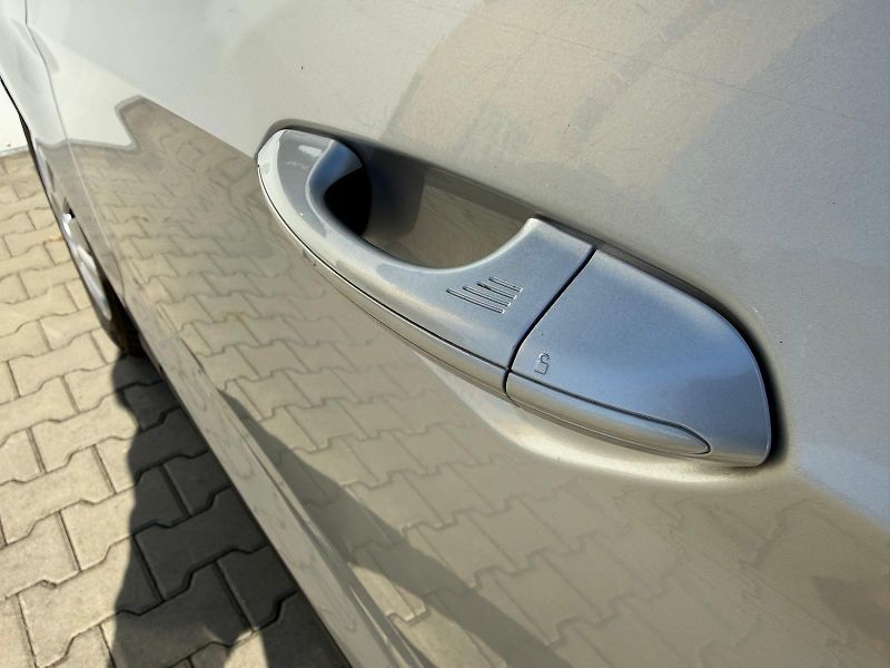 Ford Galaxy 2,0 TDCi 110kW Titanium AT - fotka 27 z 29