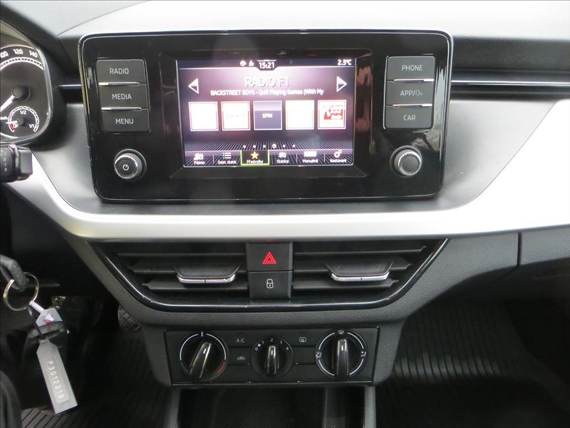 Škoda Scala 1,5 TSI 110kW Ambition ČR - fotka 14 z 20