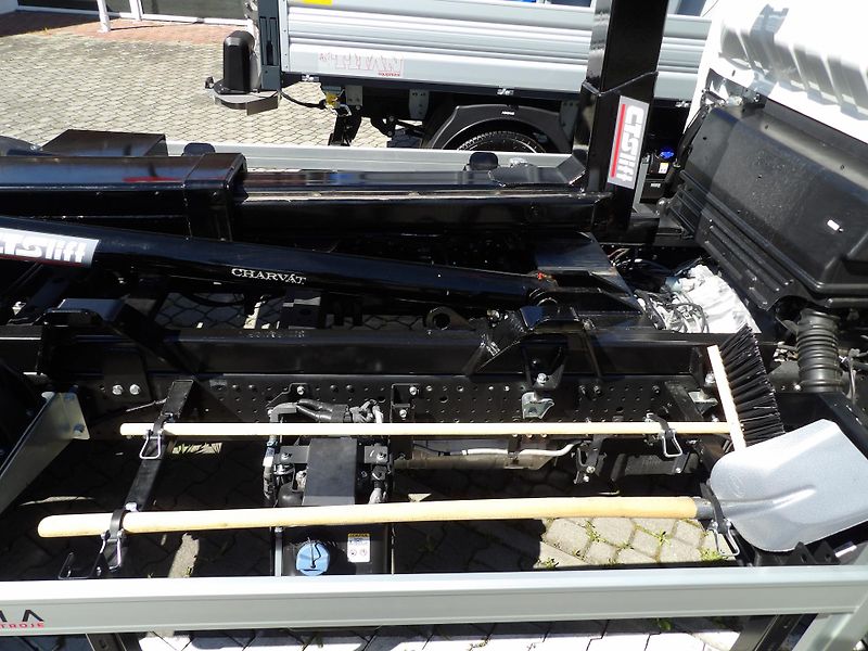 Isuzu M30 (2026) 7,5t 3,0L 150k A/T hák. nosič - fotka 42 z 44