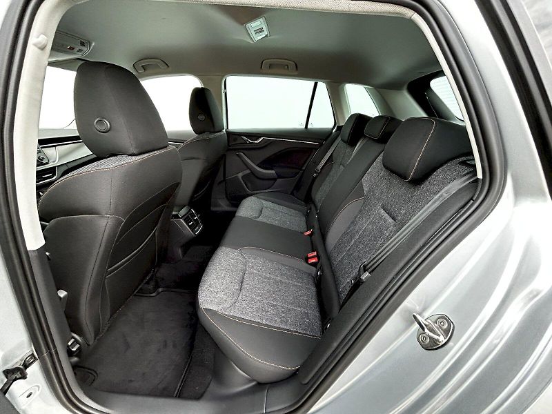 Škoda Kamiq (2021) 1.5 TSI 110kW MP6 Ambition - fotka 28 z 32