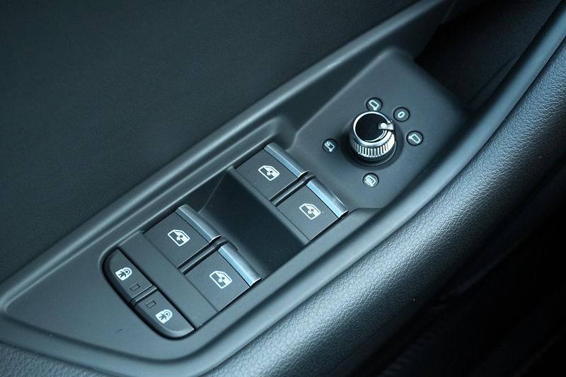 Audi A4 Allroad 50 TDI,Webasto, HUD, Kůže, B&O - fotka 33 z 46