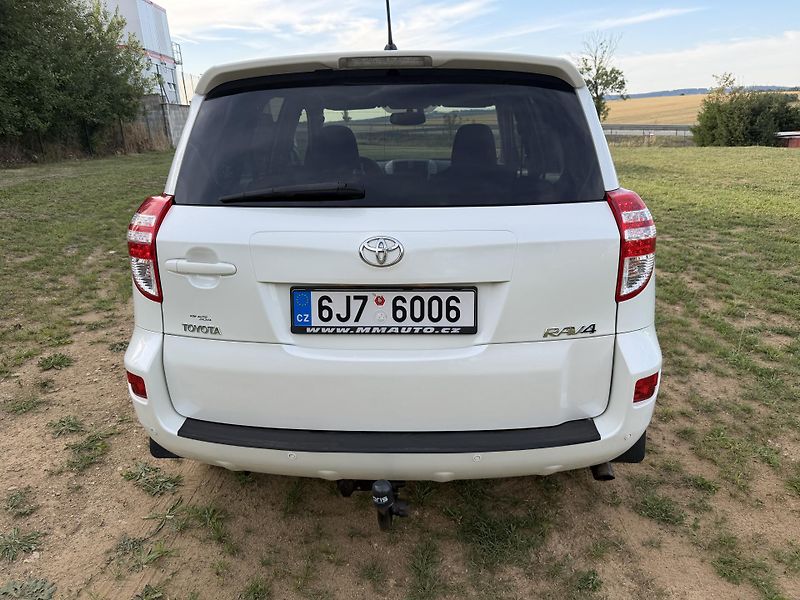 Toyota RAV4 2,0 VVTi  4x4  - fotka 15 z 29