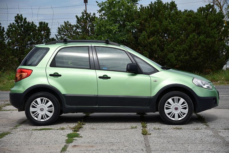 Fiat Sedici 1.6 16V 4X4, KLIMA, NAVI, BT - fotka 2 z 44