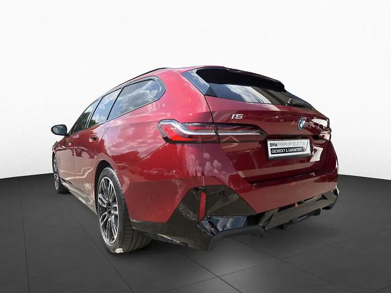 BMW i5 eDrive40 M-Sport B&W Pano 360 - fotka 5 z 7