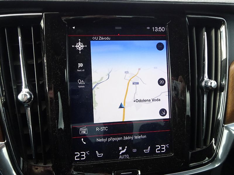 Volvo S90 D4 140kW Inscription ČR - fotka 20 z 25