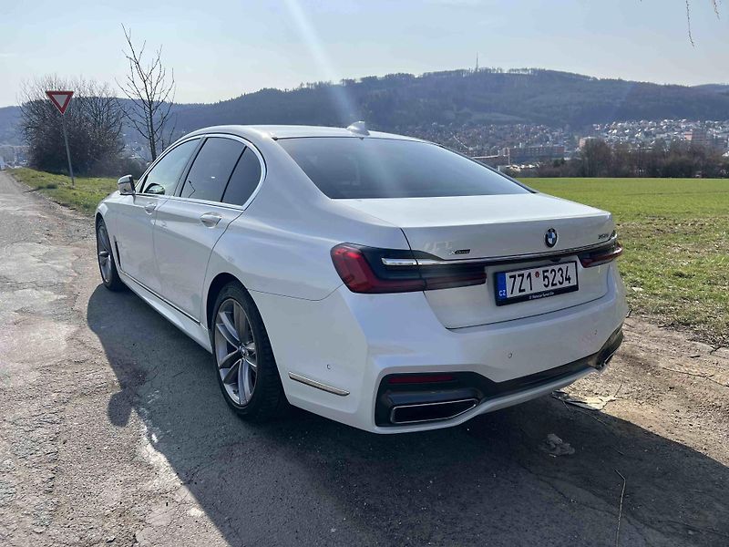 BMW Řada 7 750i 390kW xDrive Laser M pake - fotka 4 z 25