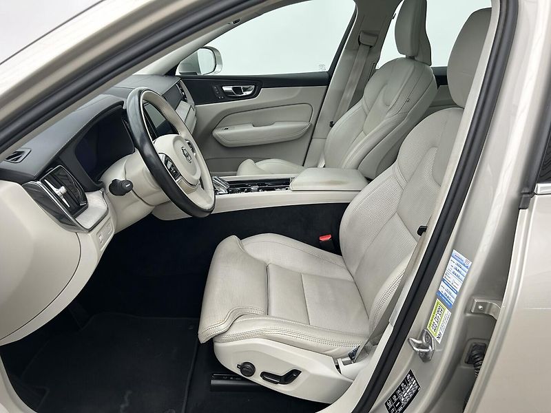 Volvo XC60 2.0 B5 4x4 Inscription - fotka 11 z 38