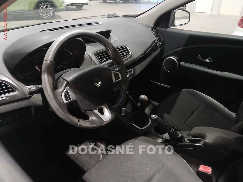Renault Fluence (2011) 1.6 16V, autoAC, temp - fotka 2 z 3