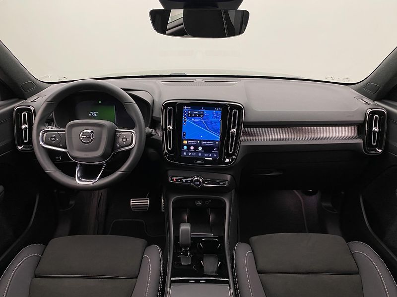 Volvo XC40 PURE ELECTRIC RECHARGE PLUS - fotka 2 z 51