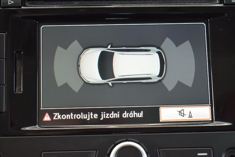 Volkswagen Tiguan 1,4 TSi, 1.maj,navi,kůže,pano, - fotka 26 z 32