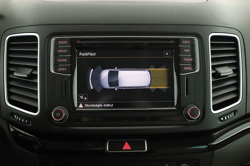Volkswagen Sharan (2015) 2.0 TDI BMT, Automat, Kůže - fotka 16 z 21
