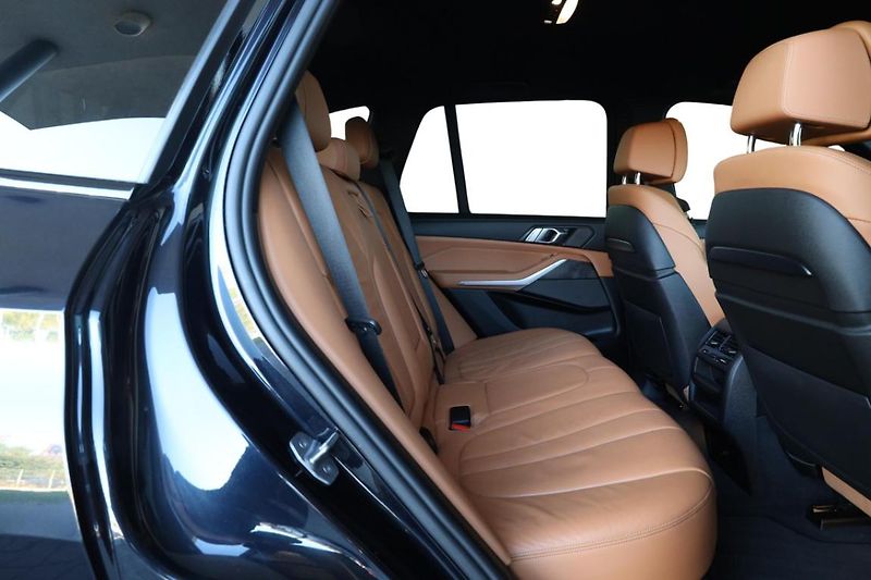 BMW X5 xDrive40i - fotka 9 z 29