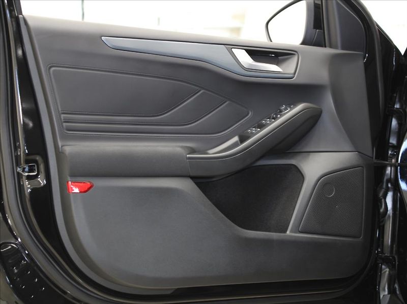 Ford Focus 1,0 EB 155k. AT Active 9770km! - fotka 16 z 23
