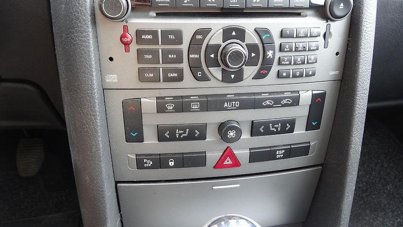 Peugeot 407 407 SW 2.0TDi Navi, rezervace - fotka 9 z 10