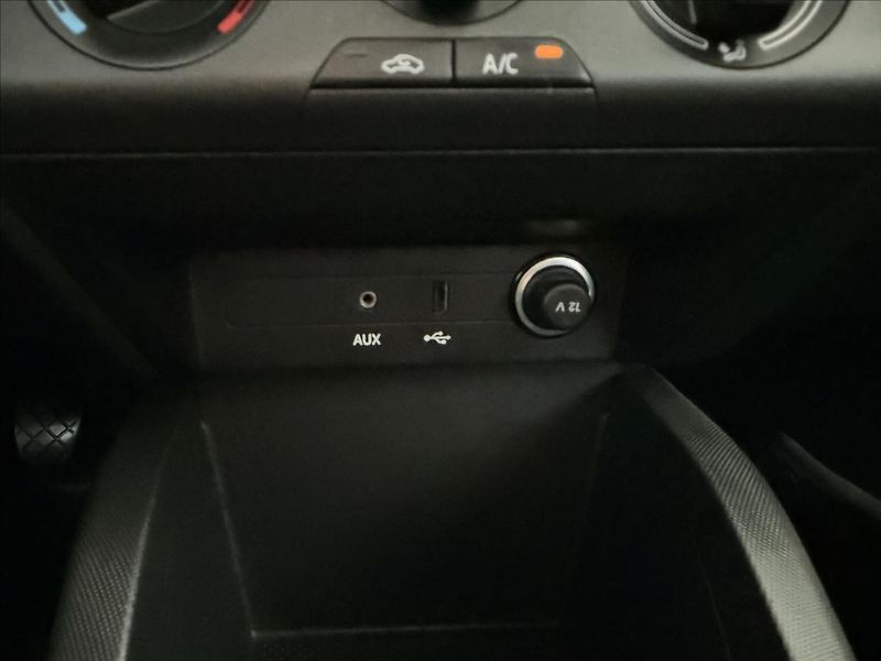 Škoda Fabia 1,2   TSI 66kW,SERVISKA,2. MAJ - fotka 17 z 21