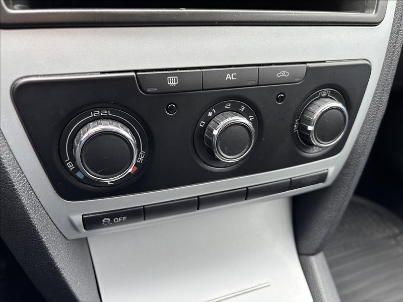 Škoda Octavia 1,9 TDI 77kW Ambiente - fotka 27 z 30