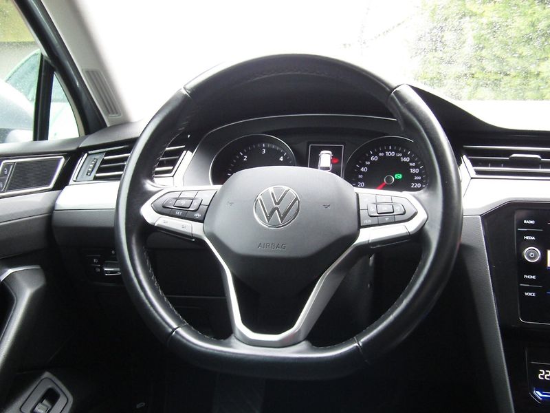 Volkswagen Passat (2021) 2.0 TDI 110kW DSG ACC - fotka 16 z 46