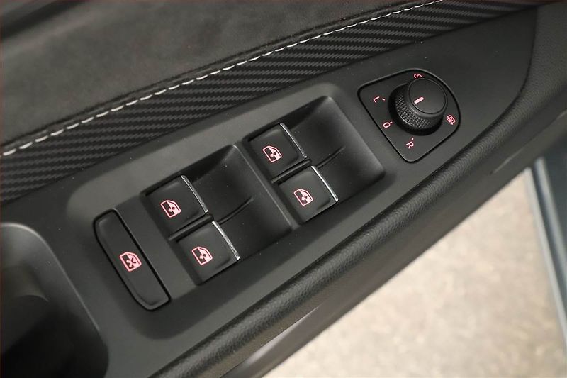 Seat Leon (2018) 2.0 TSI Cupra 300, CUPRA 300 - fotka 9 z 24