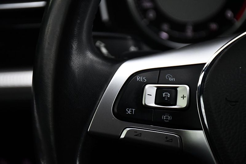 Volkswagen Touareg 3.0TDi 4MOTION ČR TAŽNÉ - fotka 23 z 35
