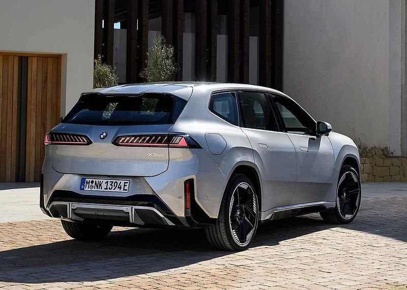 Jízda připomíná spalovací modely značky.